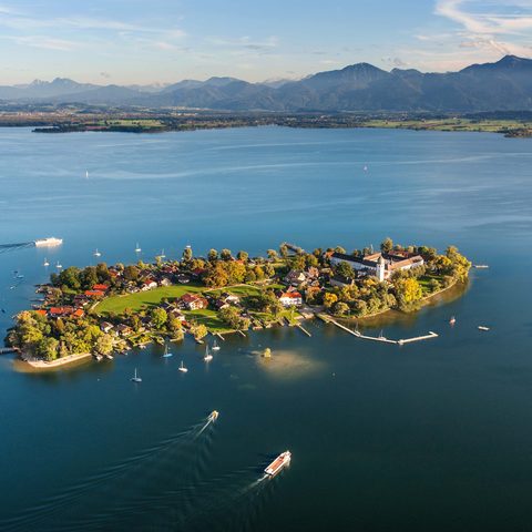 Prien am Chiemsee - Fraueninsel von oben / Copyright: Prien Marketing GmbH/Tanja Ghirardini