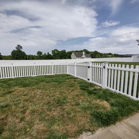 4' Tall White Picket PVC 2