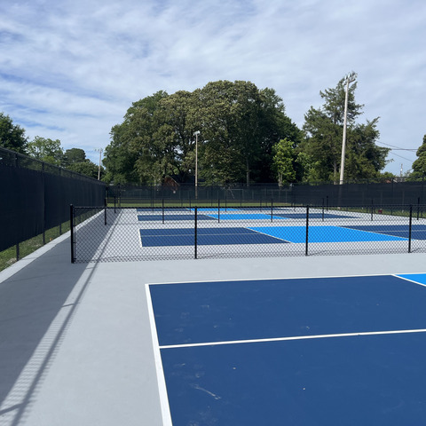 4' Tall Commercial Black Chain Link Divider for Benson Pickleball Court