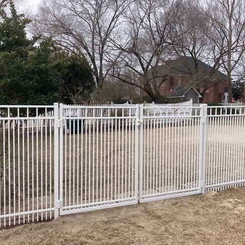 4' Tall White Close Picket Spacing Aluminum 1