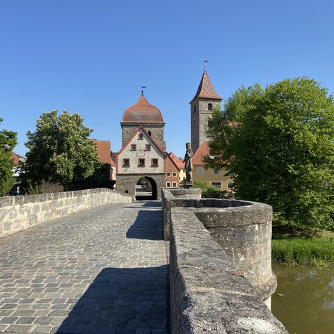 Altmühlbrücke im Sonnenuntergang © Jim Albright / Stadt Ornbau