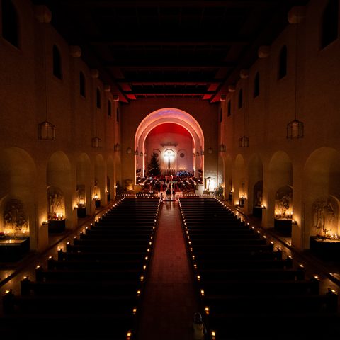 Nacht der Versöhnung Abteikirche - Abtei Münsterschwarzach
Bildnachweis: Julia Martin/Abtei Münsterschwarzach