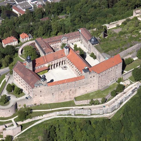Kulmbach Plassenburg Luftbild Hajo Dietz © Bayerische Schlösserverwaltung www.schloesser.bayern.de