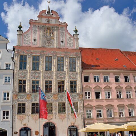 Rathaus mit Eisdiele Kittlinger © Tourismusverband Ammersee-Lech e.V.
