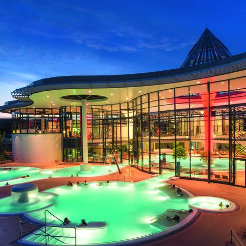 Nachtaufnahme KissSalis Therme (c) KissSalis Therme Bad Kissingen