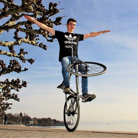 Lukas Kohl, amtierender Weltmeister (und frisch gebackener Deutscher Meister) im Kunstradfahren, informiert (Quelle: FB-Seite Lukas Kohl)