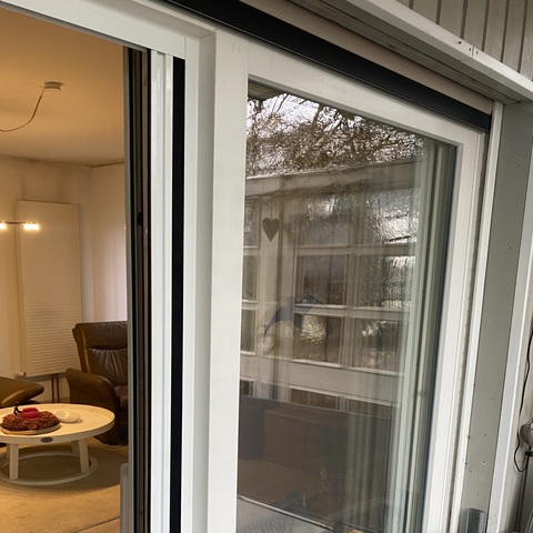 Insektenschutzgittertür geöffnet