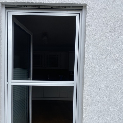 Insektenschutzgittertür geschlossen