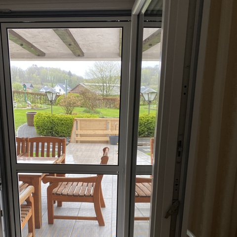 Insektenschutzgittertür geschlossen