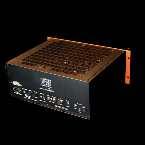 The Studio - Tasha by Jens Ritter // Rückseite – FX-Loop, Speaker Outs und Stromanschluss
Foto: Lars Kramer - V8 Fever