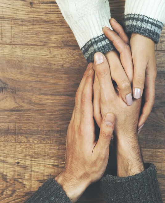 Paar Hand in Hand Paartherapie