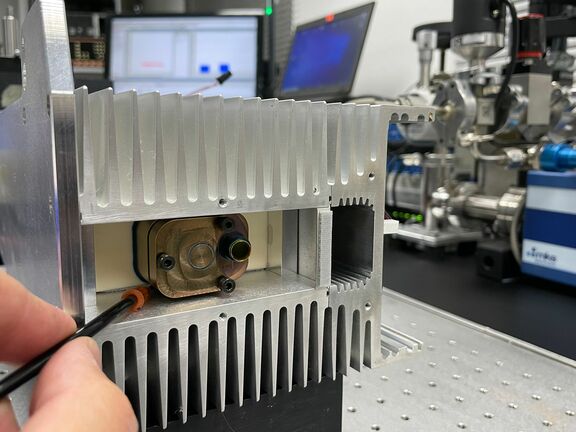 Diagnostics and final power test of a CO2 laser tube in the workshop using calibrated measurement equipment