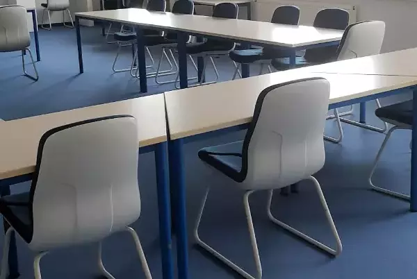 AUSRäumer e.U.: Büroauflösung mit effizientem Räumen von Möbeln und Bürotechnik.