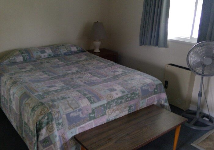 2 Room Efficiency 1 Double 2 Twin Beds