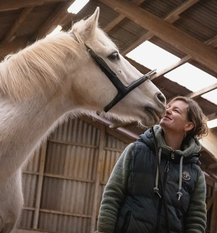 Schimmel und Steffi Hostettler beim Küsschen geben