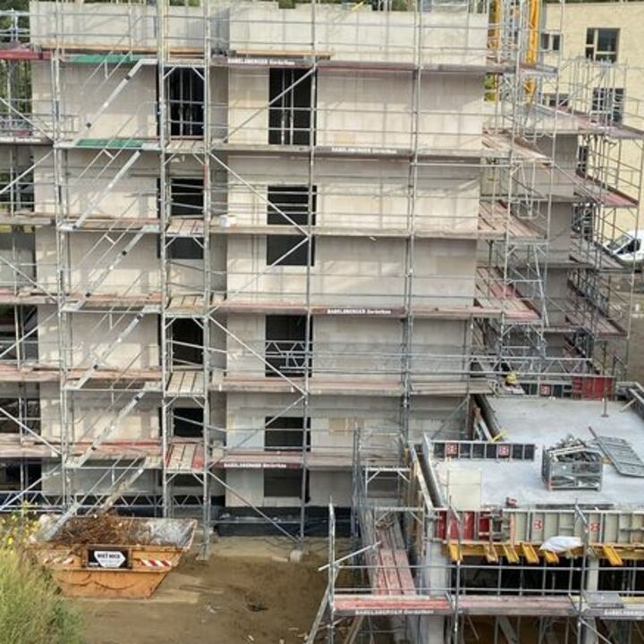 Baustelle eines neuen Wohnkomplexes in Berlin