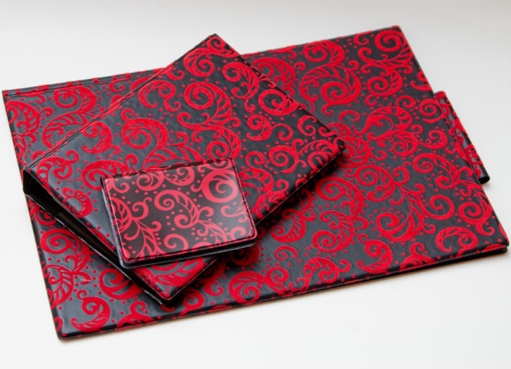 DESIGN SERIE - 
En serie med Clipboard, A5-pärm och ett fodral för betalkort i en enhetlig design enligt kundens specifika önskemål.