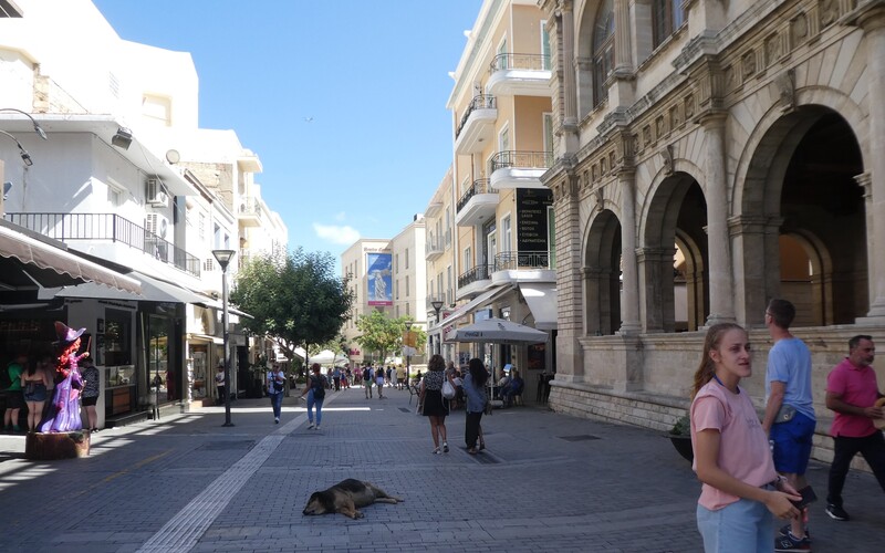 Dennoch gehören sie in Städten wie Heraklion noch immer zum üblichen Stadtbild.

