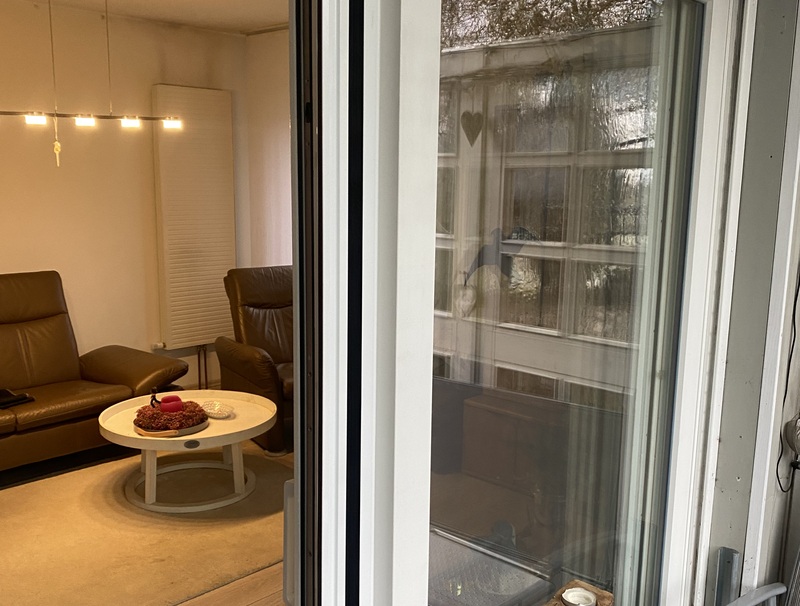 Insektenschutzgittertür geöffnet