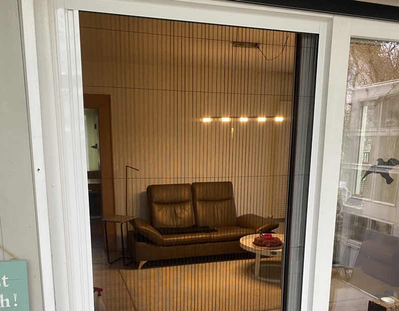 Insektenschutzgittertür geschlossen