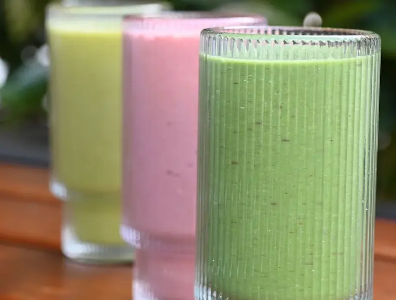 Unsere einzigartigen GlohSho Smoothies mit dem vollständigen veganen Nährstoffprofil, 100% natürlich und ohne Zuckerzusatz