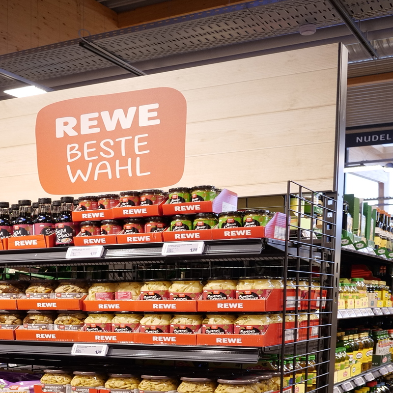 Bild eines Konservenregals