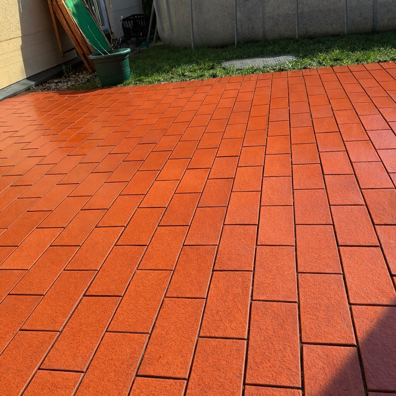 Nach der gründlichen Reinigung ist die Terrasse wie neu