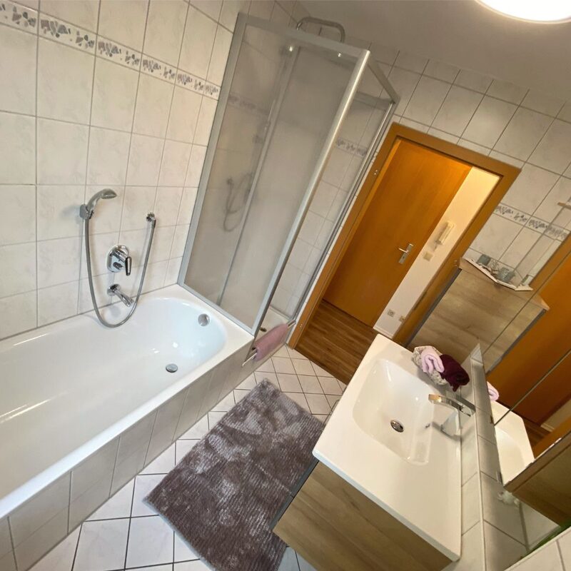 Bei einem heißen Bad entspannen