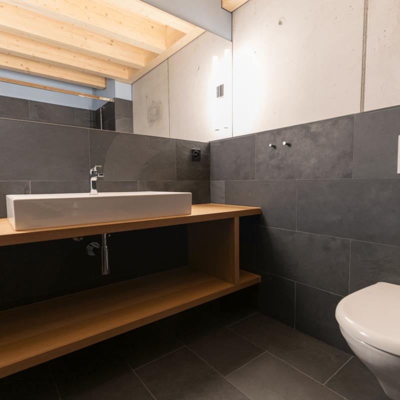 vollflächige Spiegel & Waschtisch aus Eichenholz