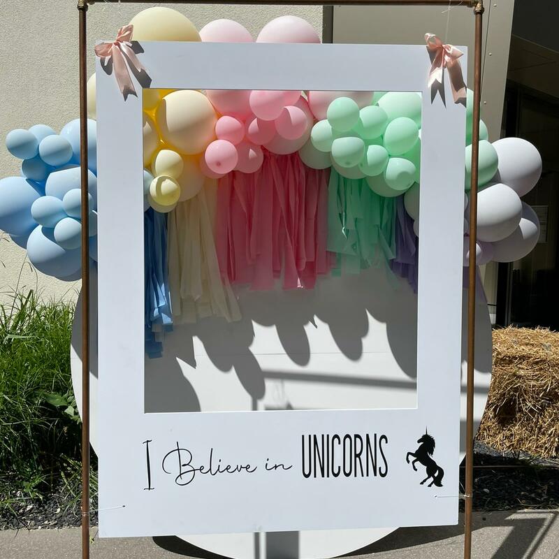 Polaroid Gestell mit Druck und Ballondekoration