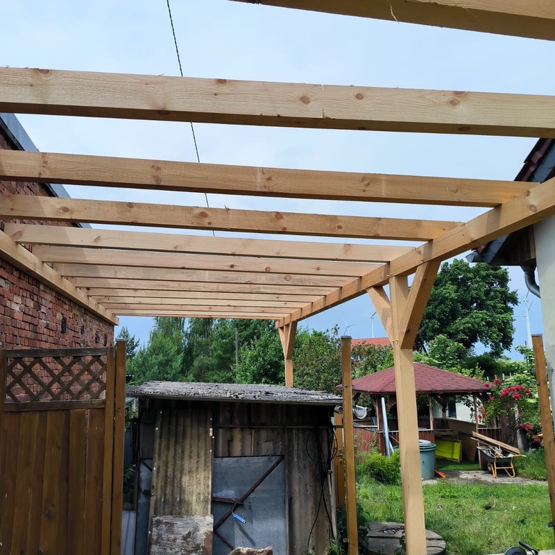 Dach und Carport aus Holz