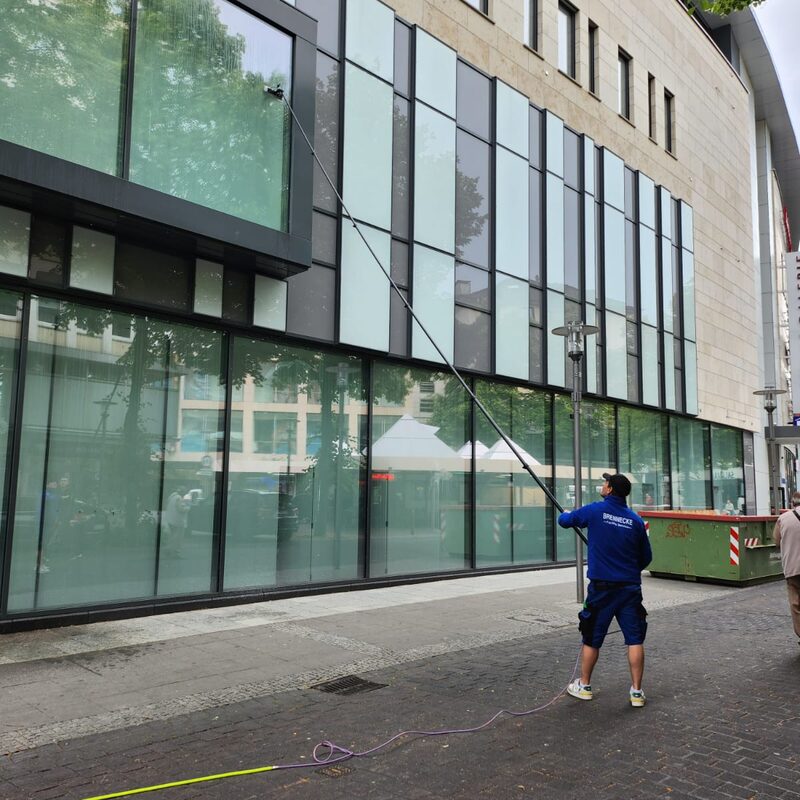 Brennecke Cleaning Reinigung von Glasfassaden 8