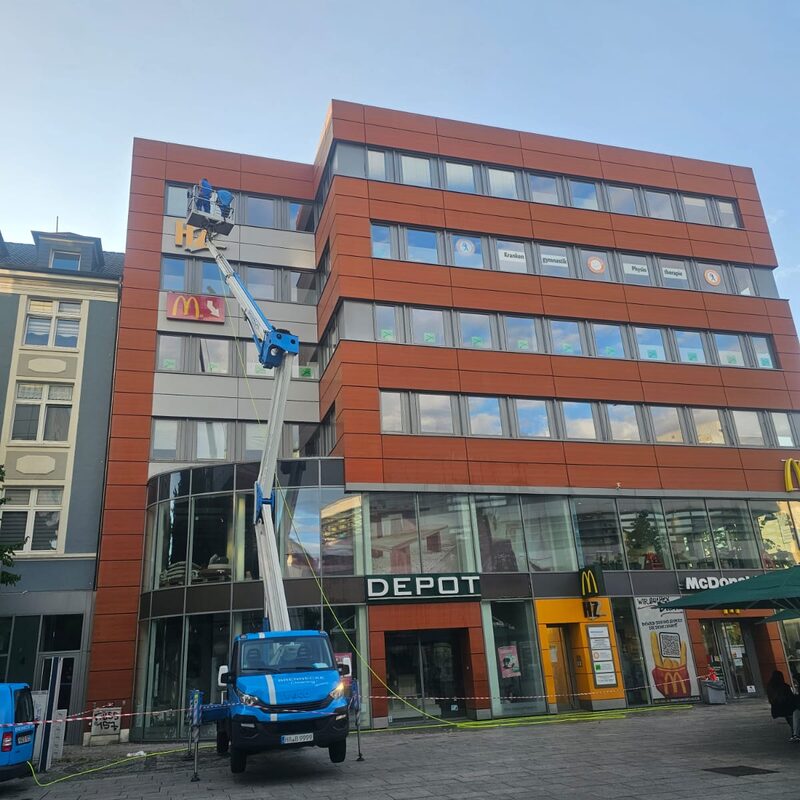 Brennecke Cleaning Reinigung von Glas und Fassaden 18