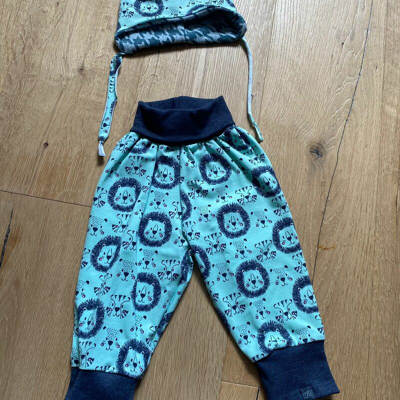 Kinderhose und passende Mütze