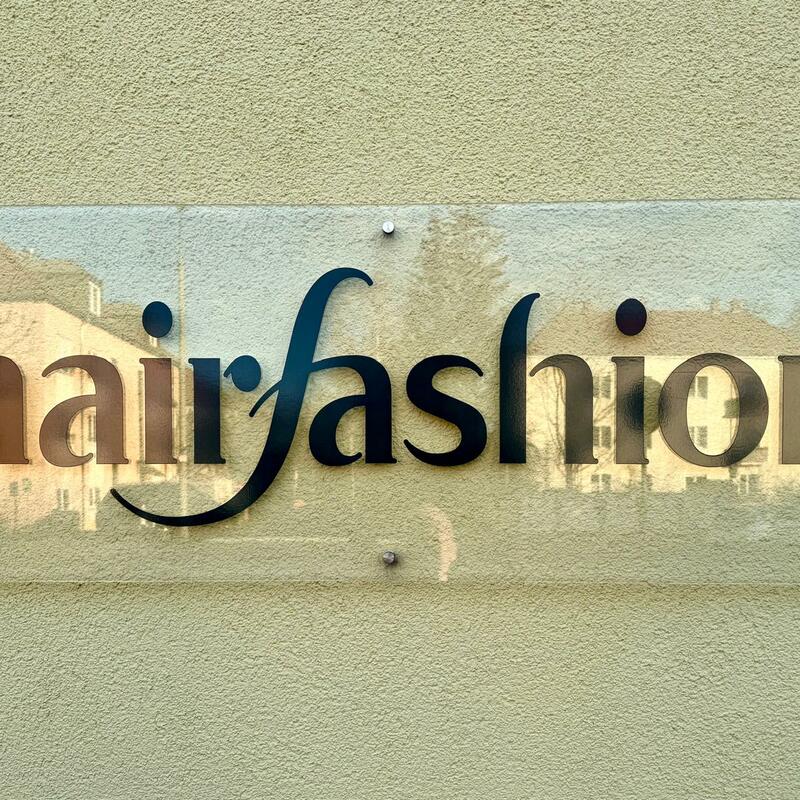 hairfashion Dresden Schild am Eingang