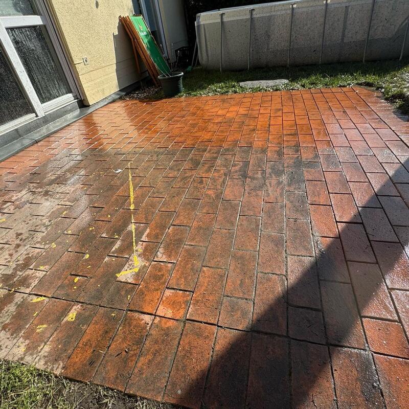 Terrasse mit Verschmutzungen durch die Witterung