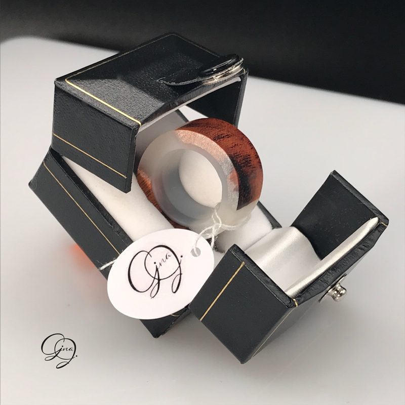 Ring
Holz Tigerwood
KandyDip Alcohol Inks Milky White 
Dipon EpoxyPlast 3D B20 Jewel Cast