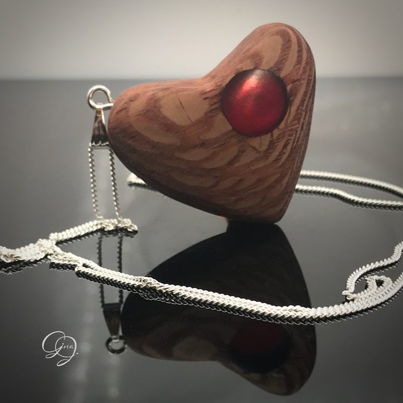 Herzblut
Holz: Perlholz
Dipon EpoxyPlast 3D B20
Kandydip Alcohol Inks Apple Red