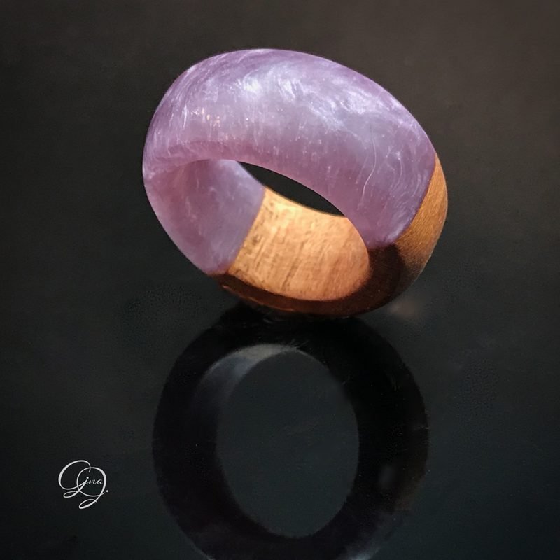 Ring aus Mandelholz mit
KandyDip Lavender Pearl Pigment 
Dipon EpoxyPlast 3D B20 Jewel Cast
