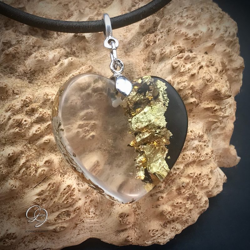 Happy Valentine ❤️
Ebenholz & Schlagmetall
Dipon EpoxyPlast 3D B20 Jewel Cast