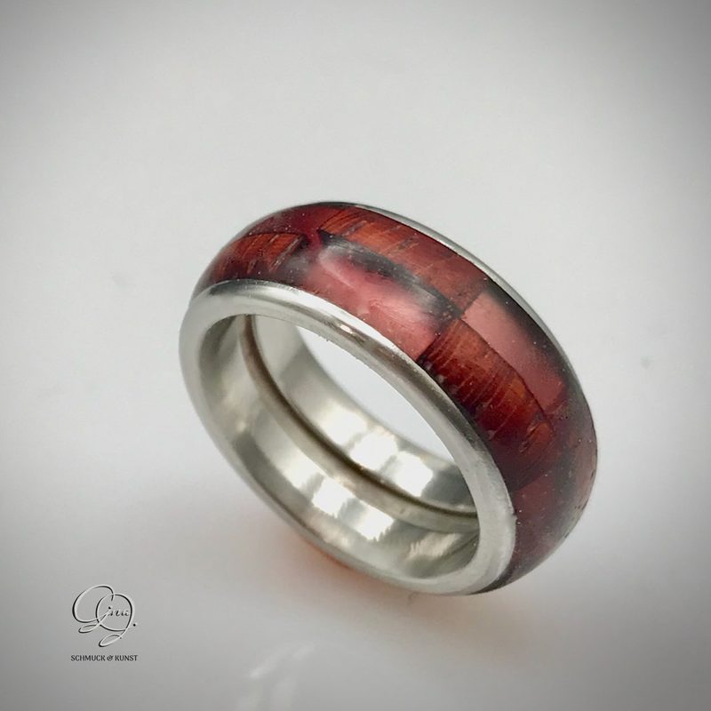 Ring
verschiedene Hölzer
#dipon EpoxyPlast 3D B20 Jewel Cast
#kandydip Alcohol Ink Apple Red