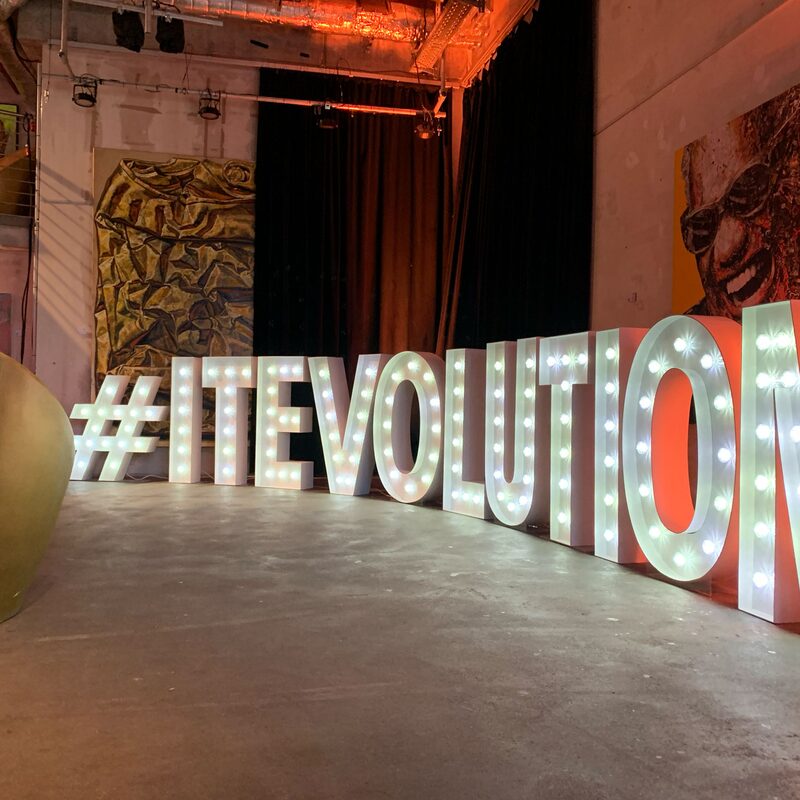 XXL Leuchtbuchstaben als Eventdesign