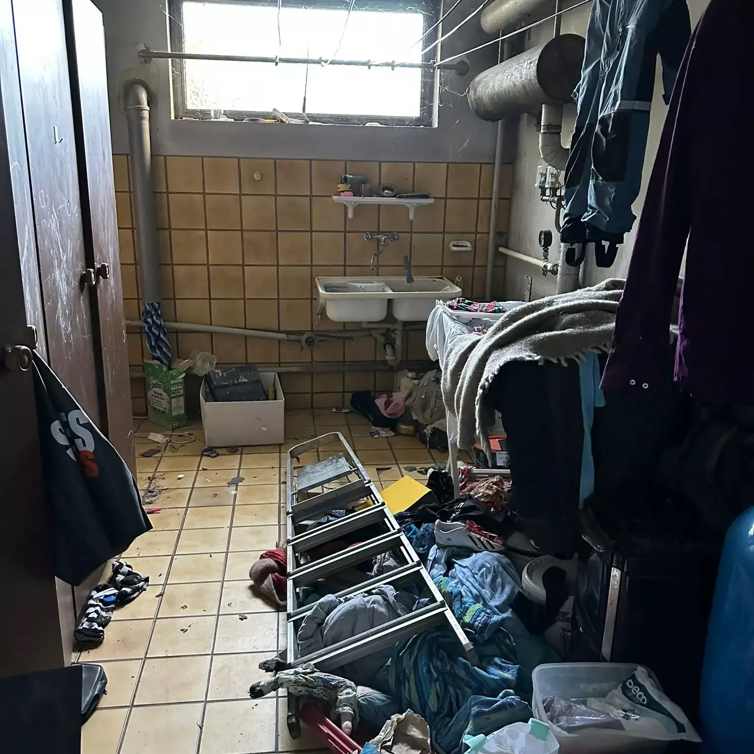 Haus vermüllter Keller