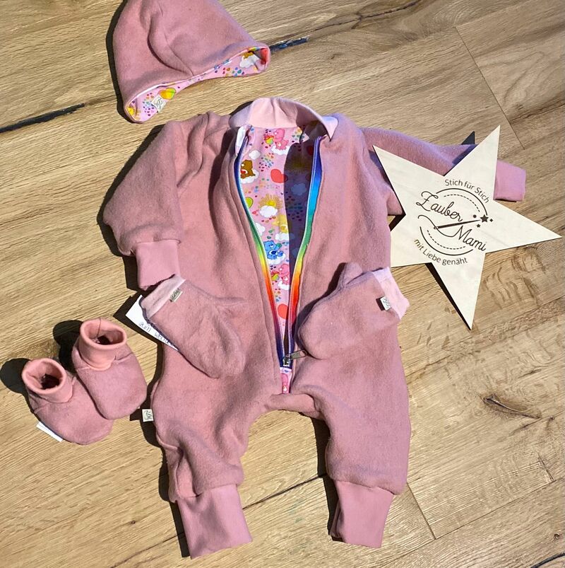 Mütze, Stirnband und Täschchen