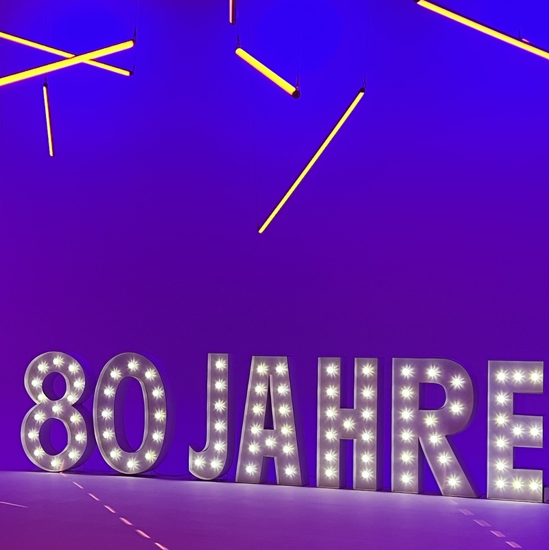 80 Jahre Berliner Volksbank - Eventdeko mit Leuchtbuchstaben