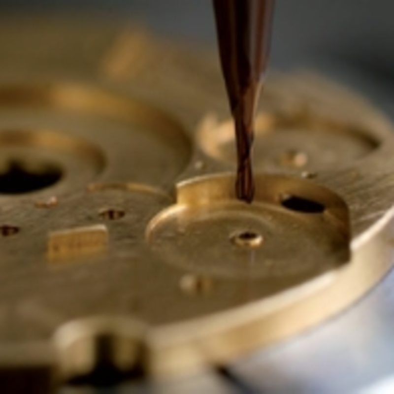 Fertigung von Grundplatinen und Brücken