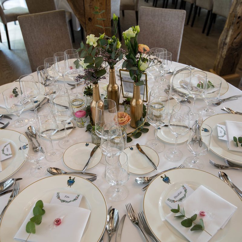 festlich geschmückter Tisch im Historischen Torhaus