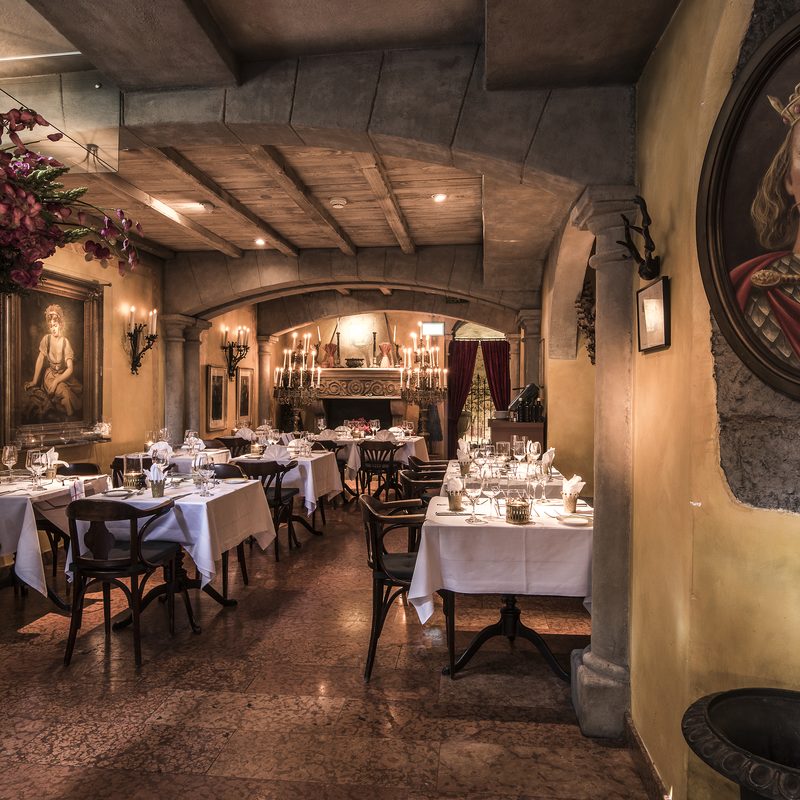 King's Cave Grillrestaurant, excellent grilled food for lunch and dinner