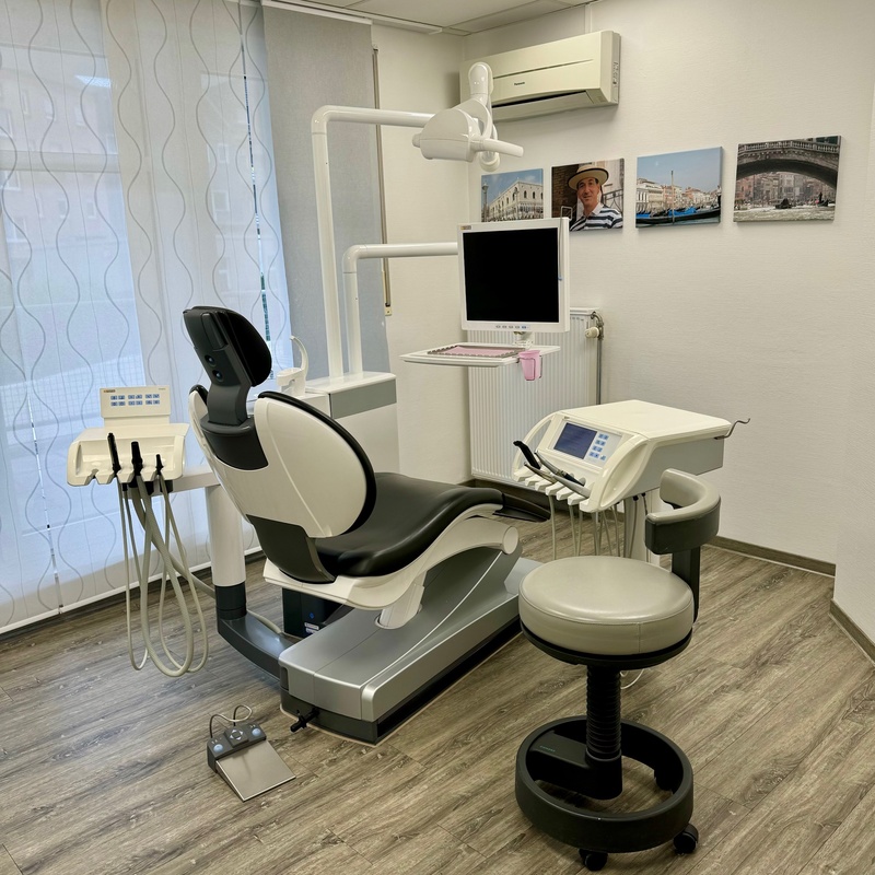 Behandlungsstuhl der Zahnarztpraxis Dr. Marie Janik-Rücker