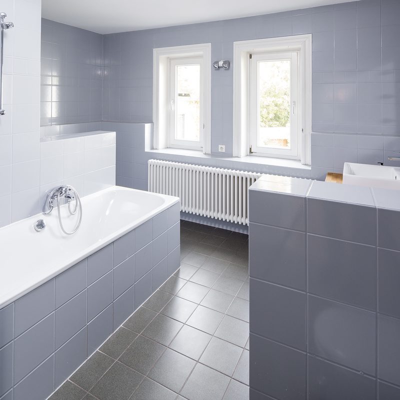 Immobilienmakler Hamburg: ein saniertes Badezimmer